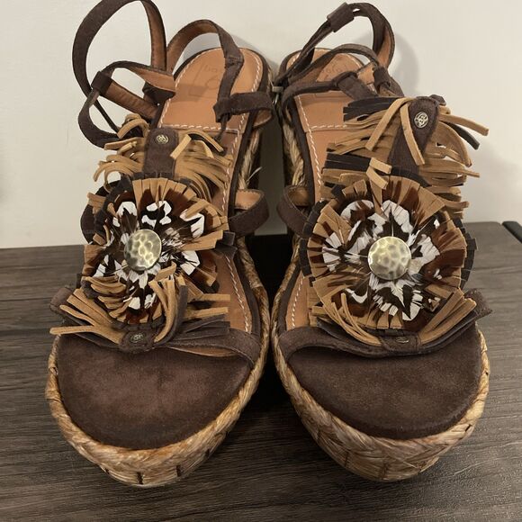 NEW BACIO 61 Rustic Brown Bairo Fringe Feather Flower Wedge Sandal‎ Women’s 10M - Picture 1 of 11